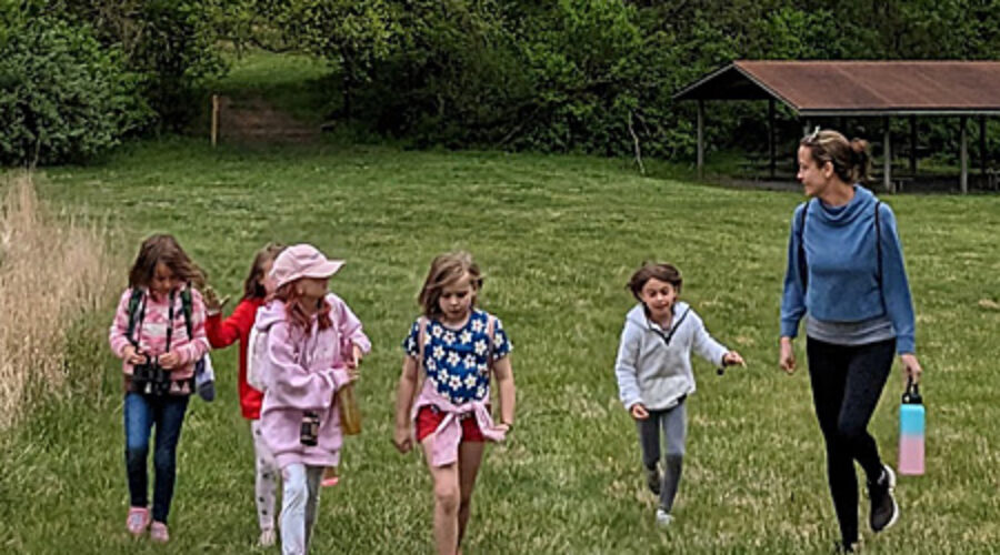 Children looking for birds